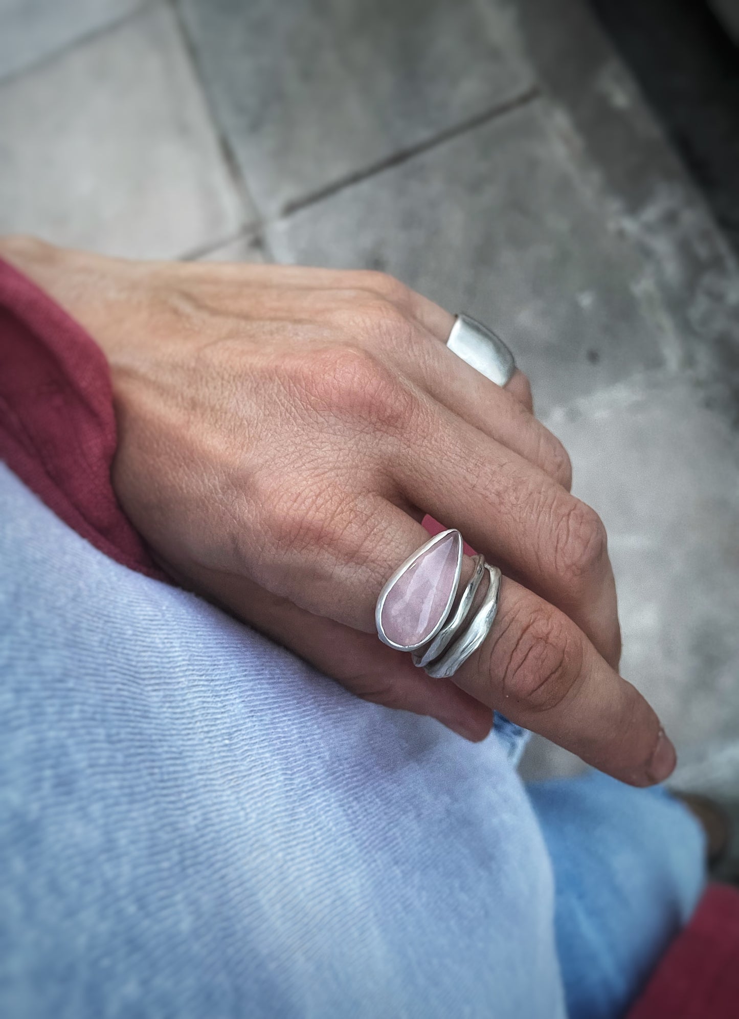 Rose quartz silver ring