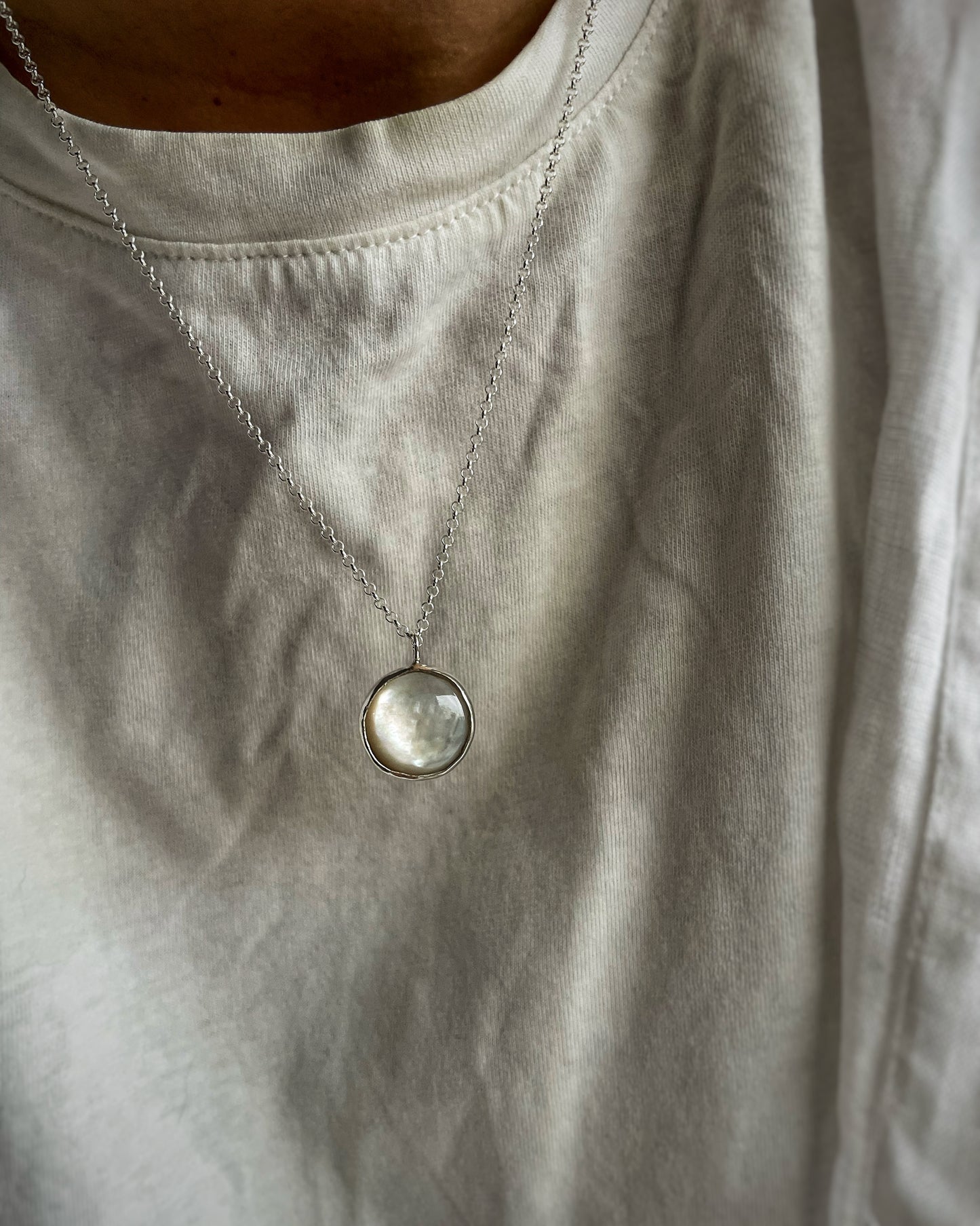 Luna pendant