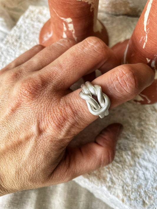 Knot silver ring