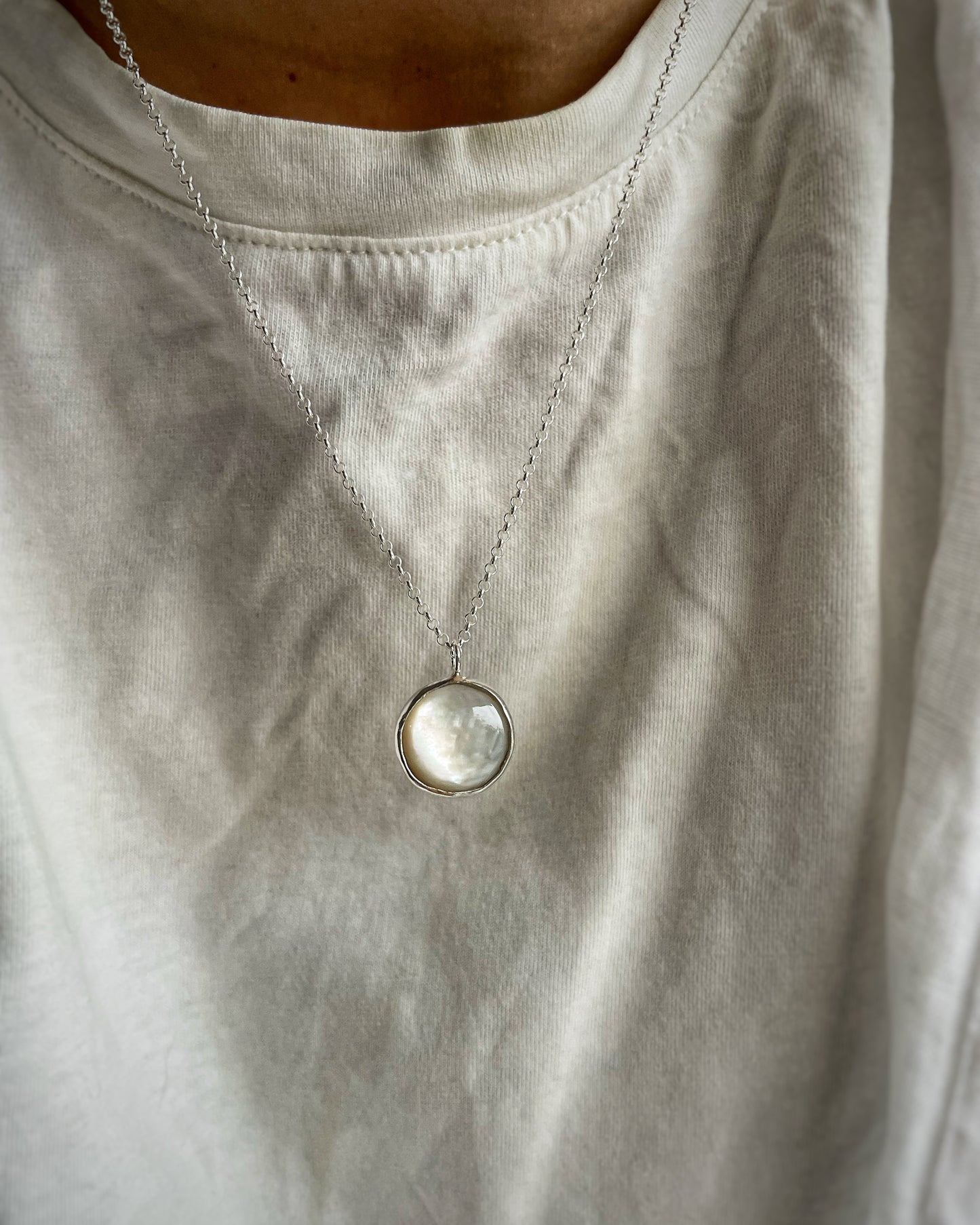 Luna pendant