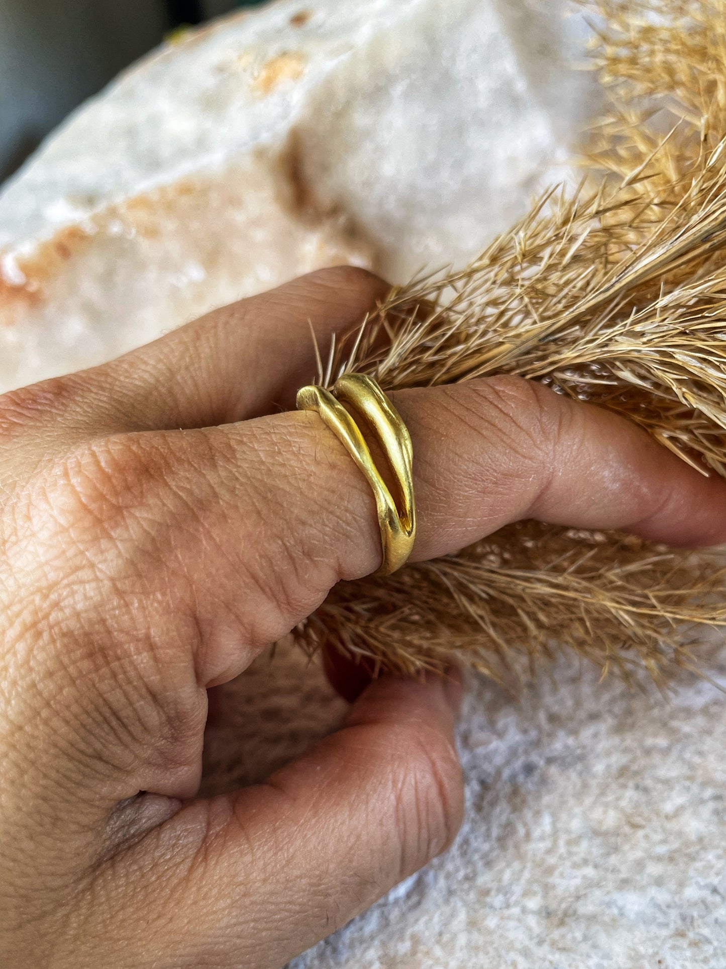 Wave gold ring