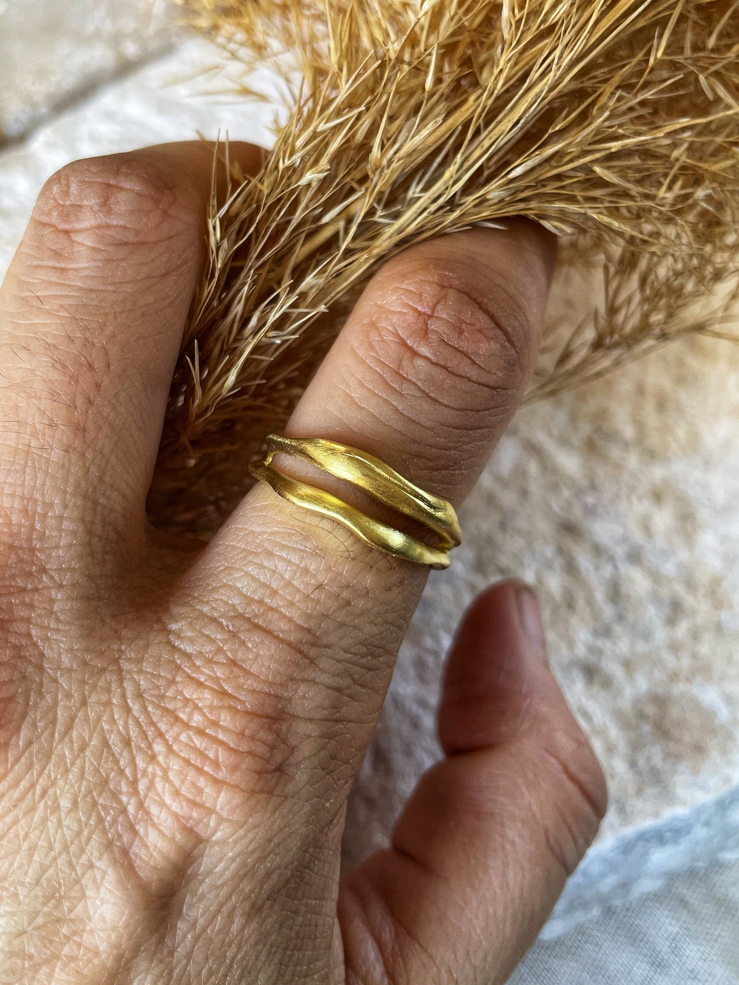Wave gold ring